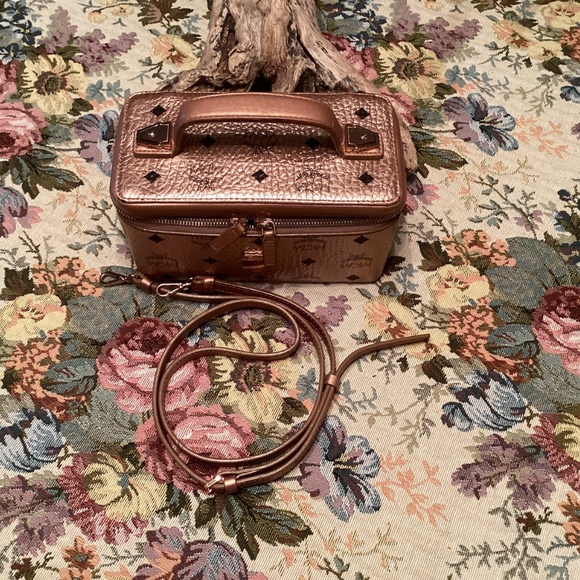 Rare MCM Rockstar Rose Gold Metallic Monogram Vanity Case Bag - Picture 10 of 10
